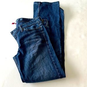 GUESS JEANS SIZE 30 stretch